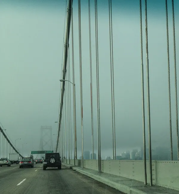 Mist and Mild Highs: Navigating Oakland’s Layer-Weather Friday