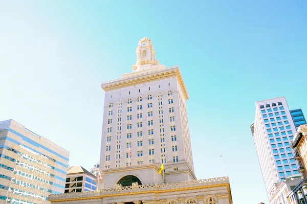 Oakland opens 2026 Youth Poet Laureate applications, outlining deadlines, eligibility and selection process for teen poets