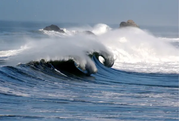 Oakland’s Spring-Like Heat Wave Fades as High Surf and Clouds Roll In